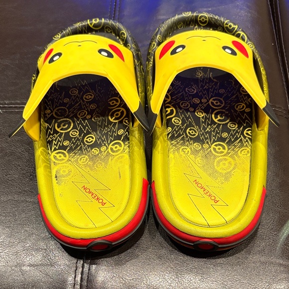 Pokemon Pikachu Yellow and Red Kids Shoe Set, size 1 - Picture 3 of 11